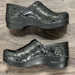 Dansko Floral Print Black Clogs‎ Size 38